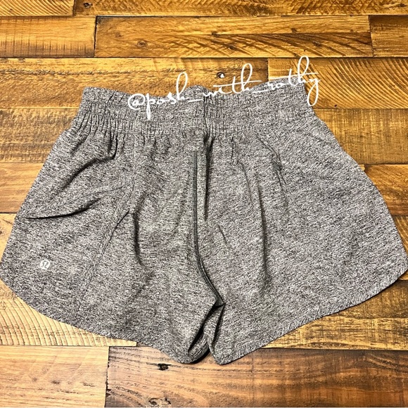 🍋Lululemon Tracker Short 4” *Lined - Picture 4 of 9